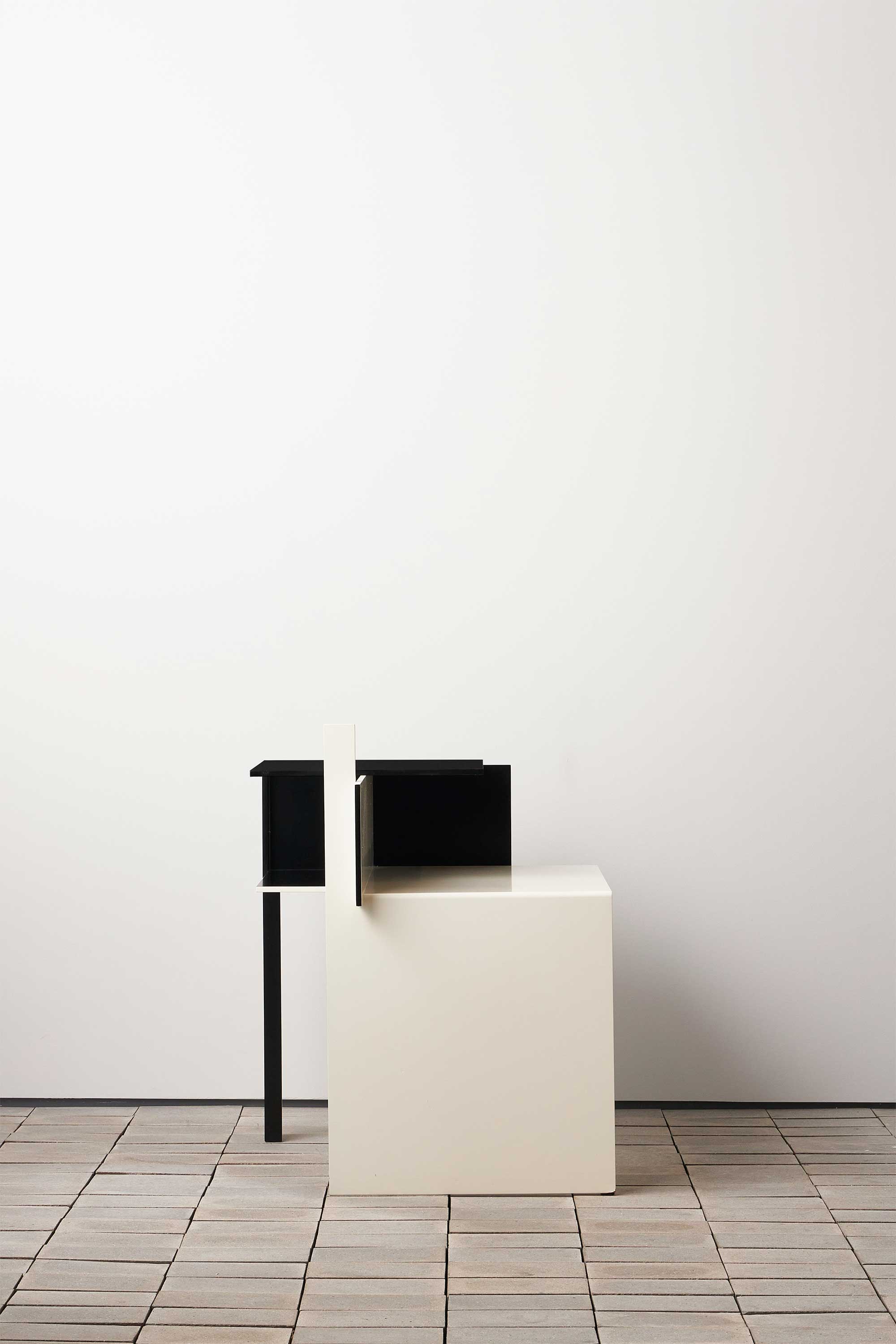○Eileen Gray アイリーングレイ ClassiCon サイドテーブル 2023_1212_0087_2000x.jpg?v=