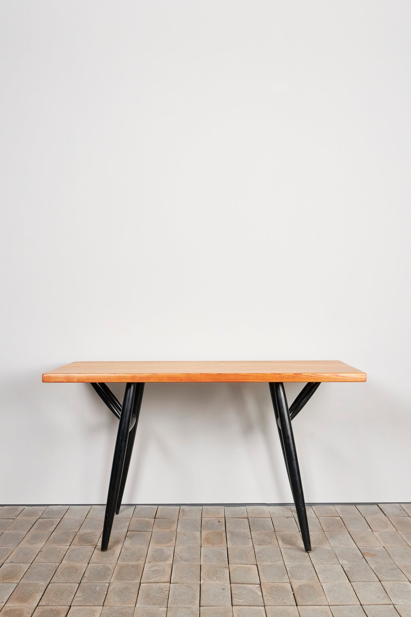PIRKKA DINING TABLE