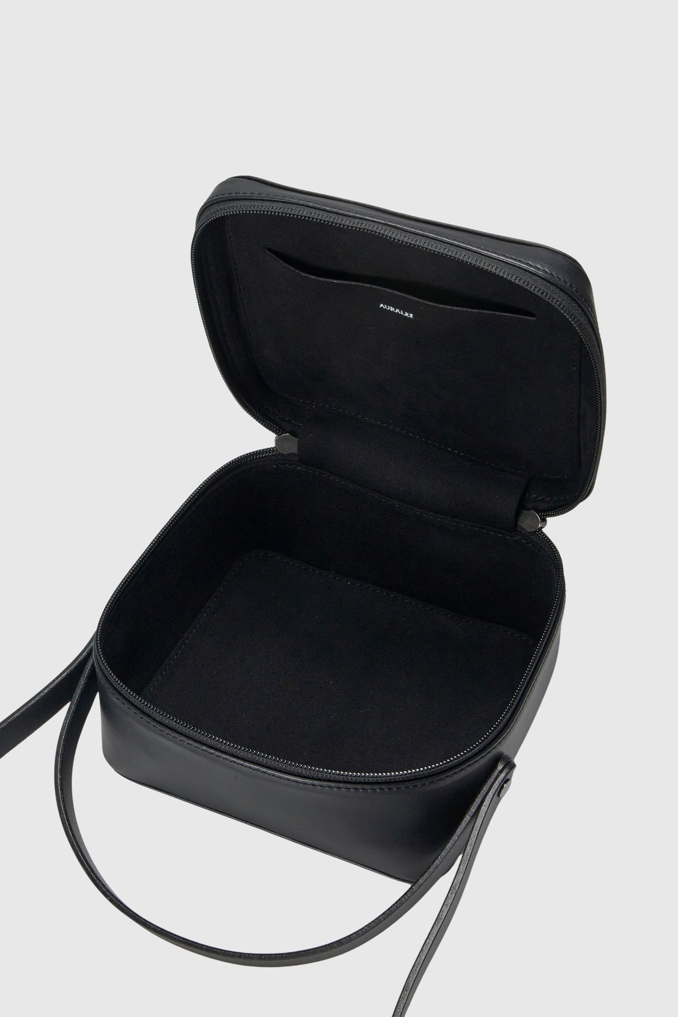 LEATHER SHOULDER BAG MADE BY AETA