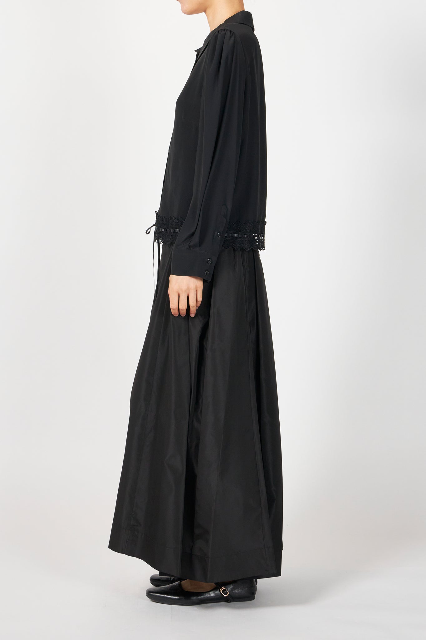 CROPPED RIBBON TRIM ROUND COLLAR SHIRT