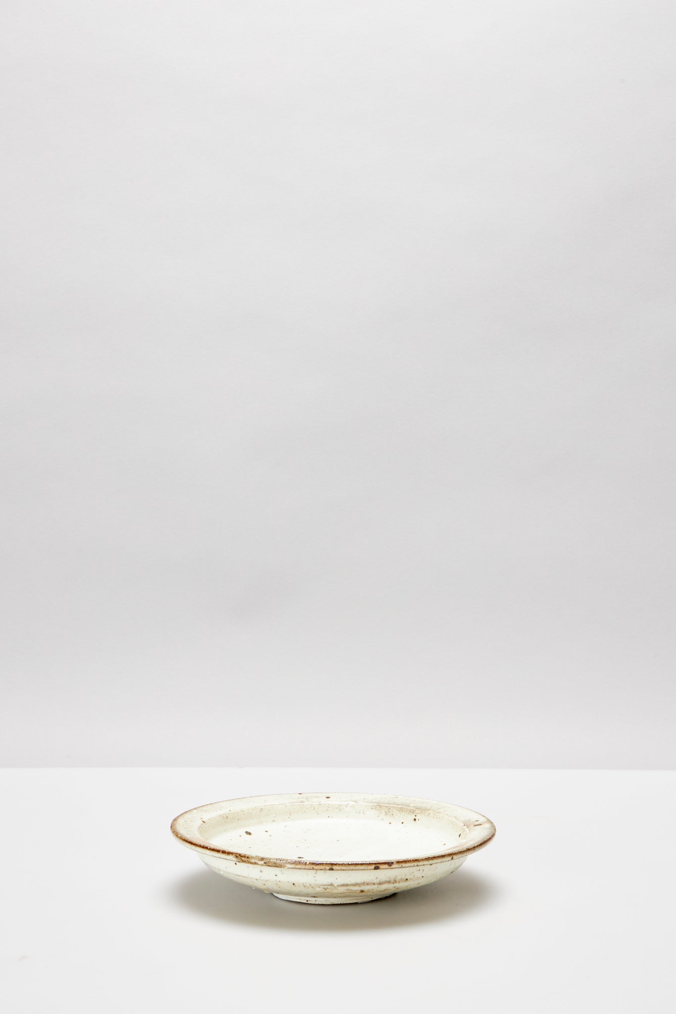 境 道一｜粉引き リム皿｜KOHIKI RIMMED PLATE