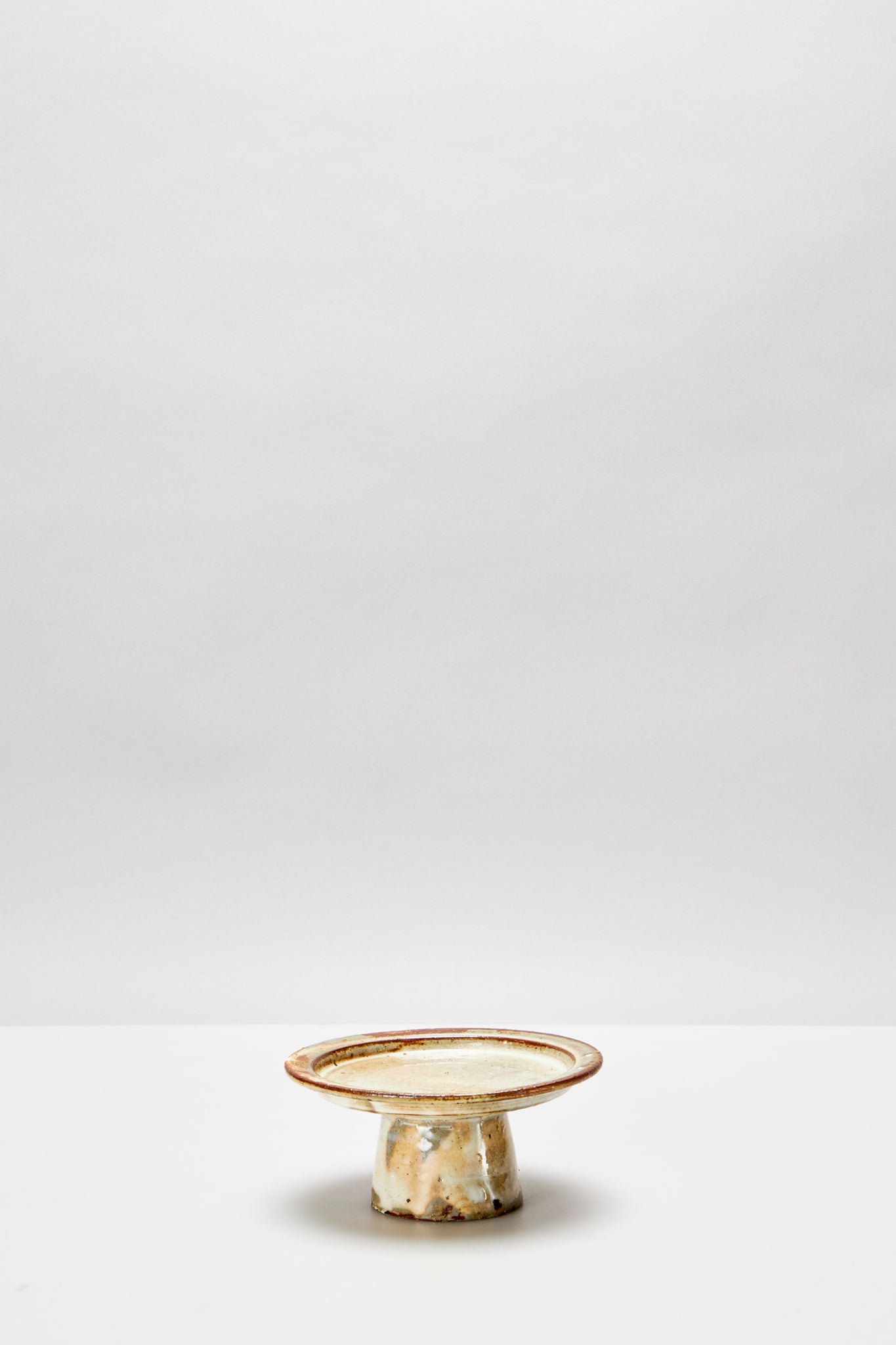 境 道一｜粉引き 台皿｜KOHIKI FOOTED PLATE