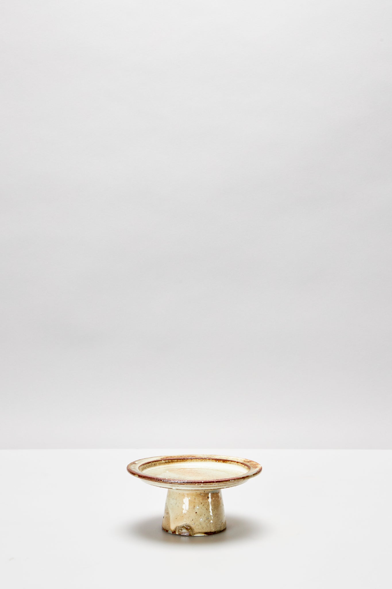 境 道一｜粉引き 台皿｜KOHIKI FOOTED PLATE