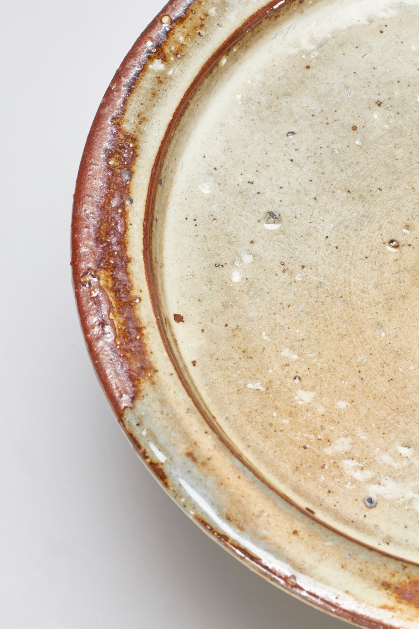 境 道一｜粉引き 台皿｜KOHIKI FOOTED PLATE