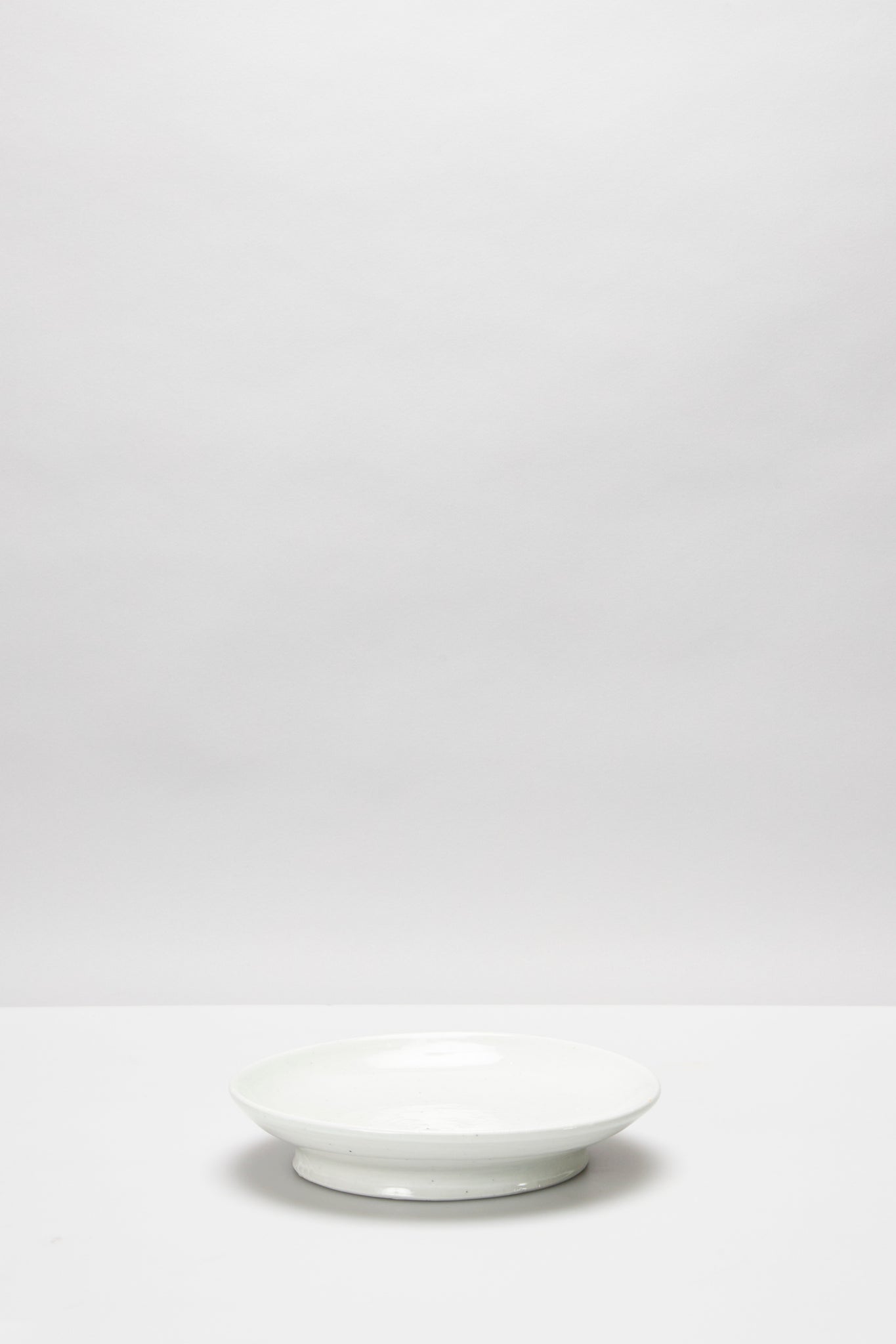 境 知子｜白磁 7寸台皿｜FOOTED PLATE
