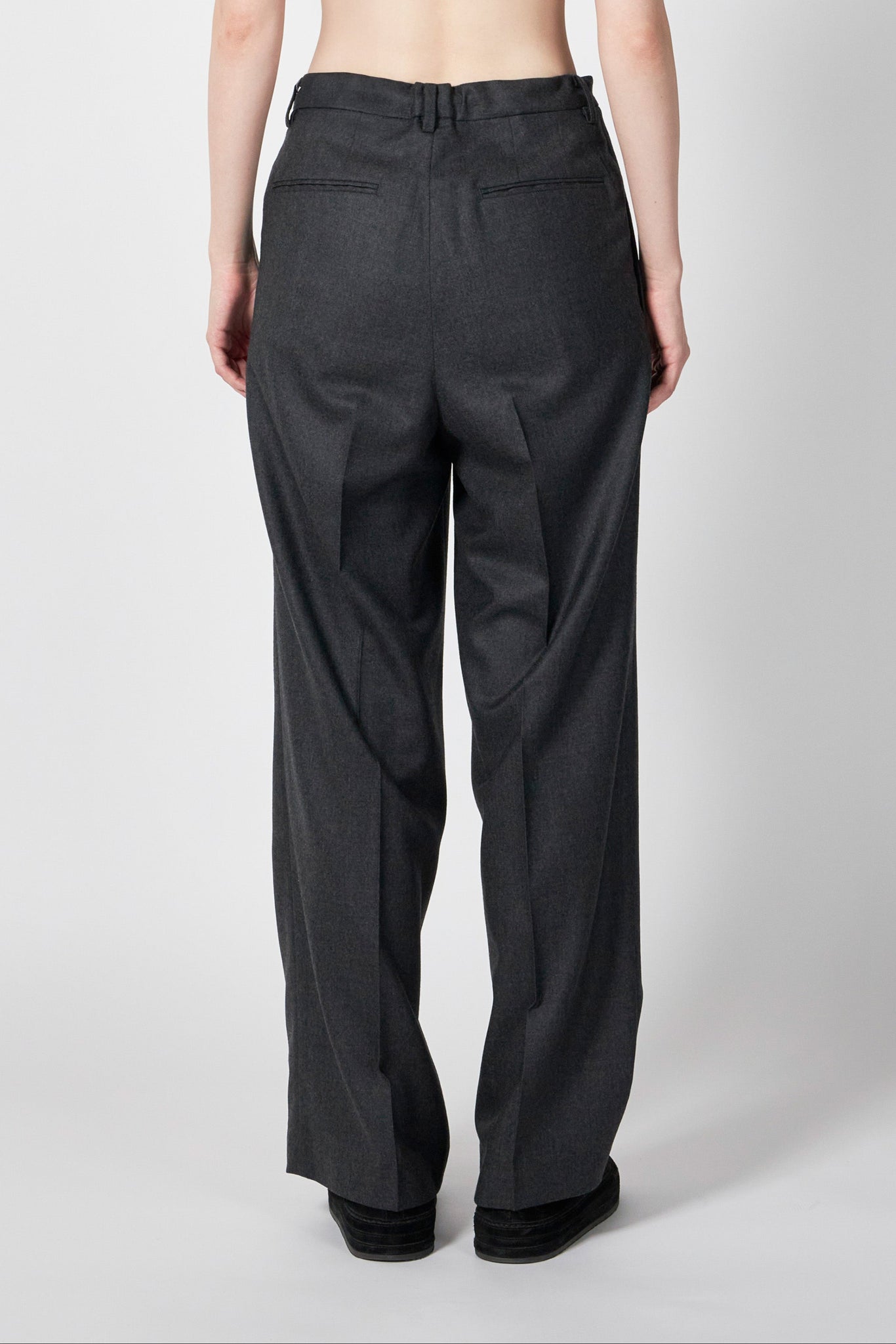 SUPER LIGHT WOOL TWO-TUCK SLACKS – ATELIERMO