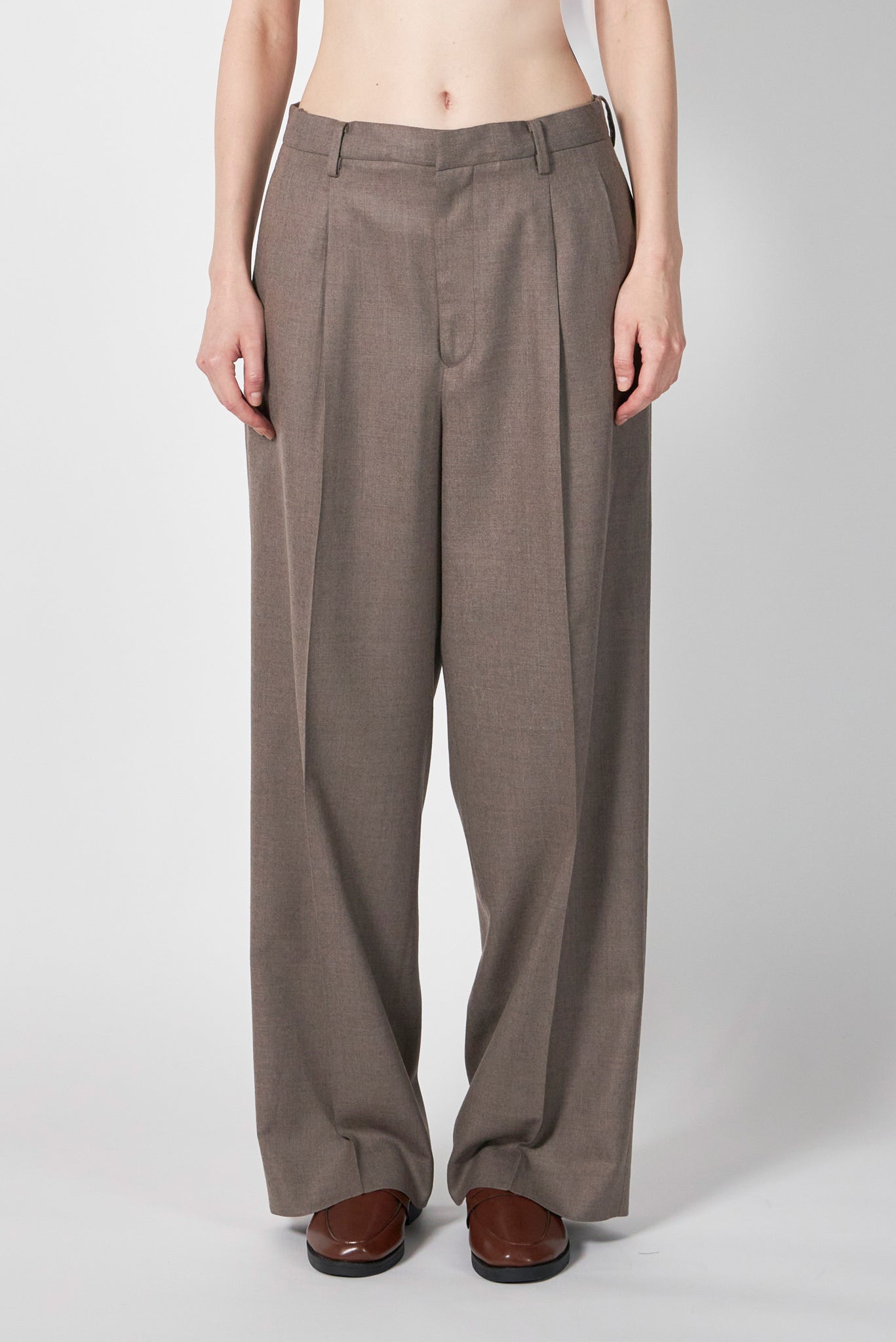 SUPER LIGHT WOOL TWO-TUCK SLACKS – ATELIERMO