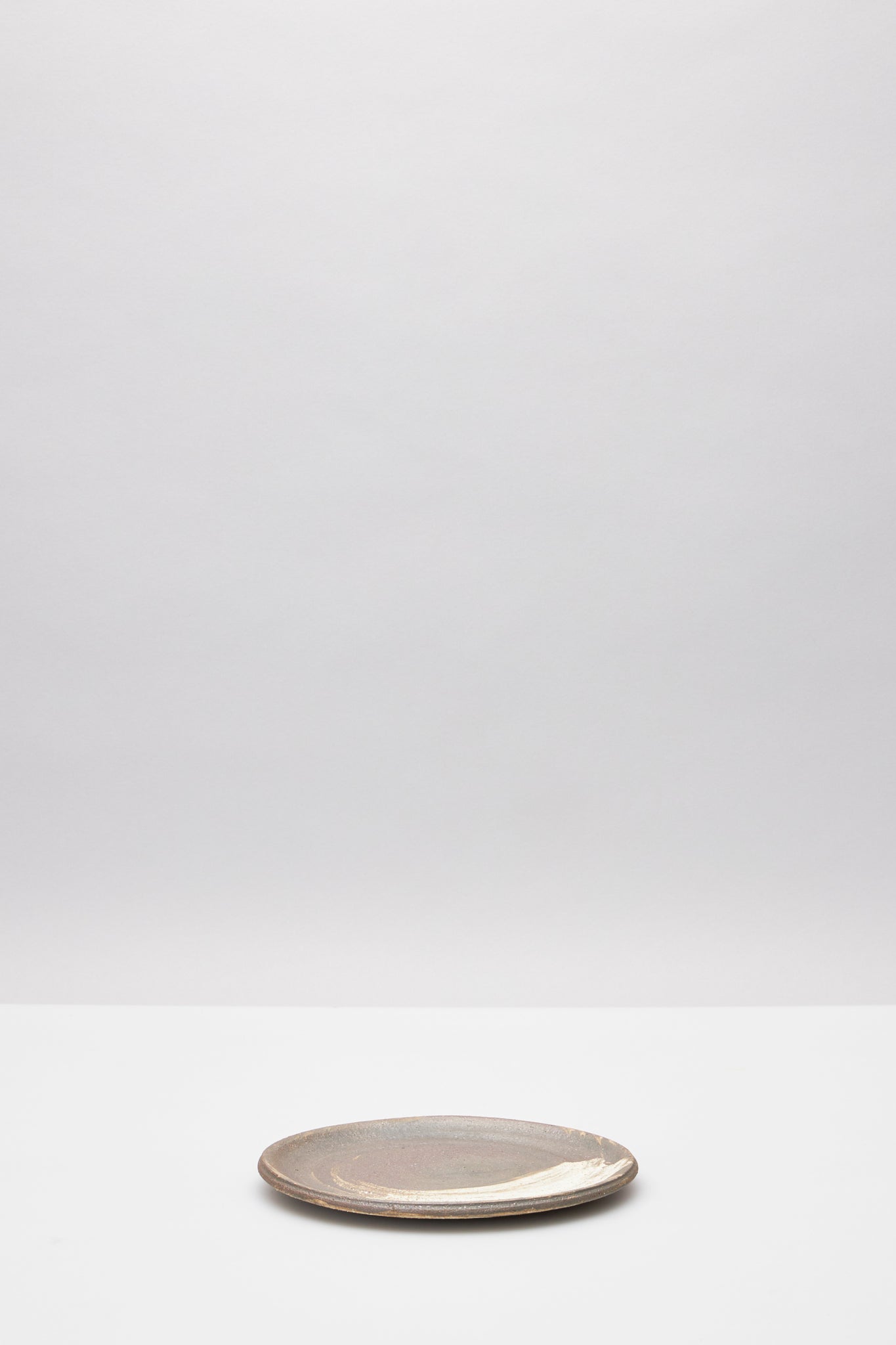 田宮亜紀｜炭化刷毛目平皿 中｜BRUSH MARK SLIP PLATE M