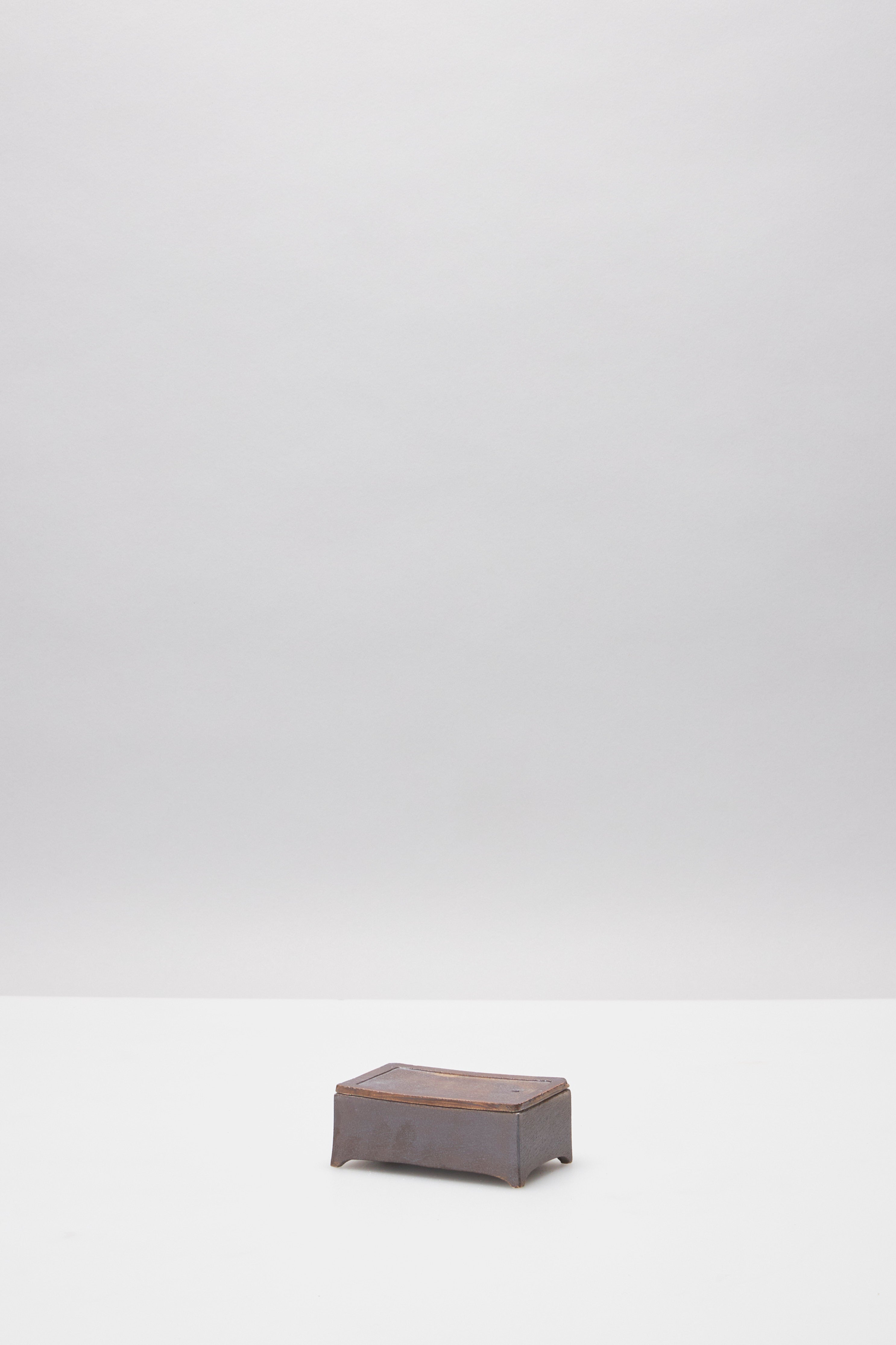 鏡原 愛莉 ｜ROUND PLATE M – ATELIERMO