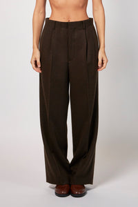 BABY CAMEL FLANNEL TWO-TUCK SLACKS – ATELIERMO