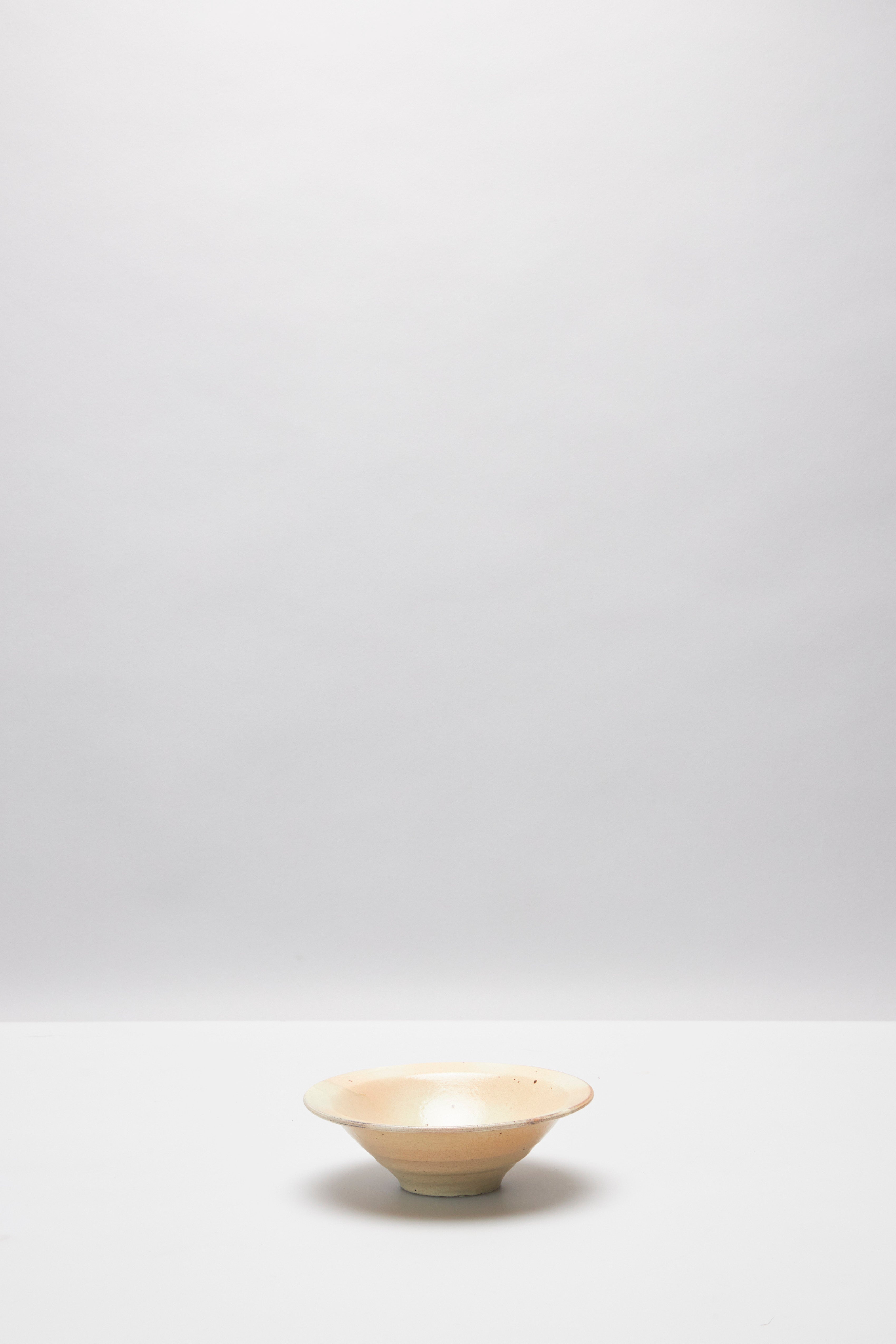 辻村 唯｜NATURAL ASH GLAZE KUTSU SMALL BOWL – ATELIERMO