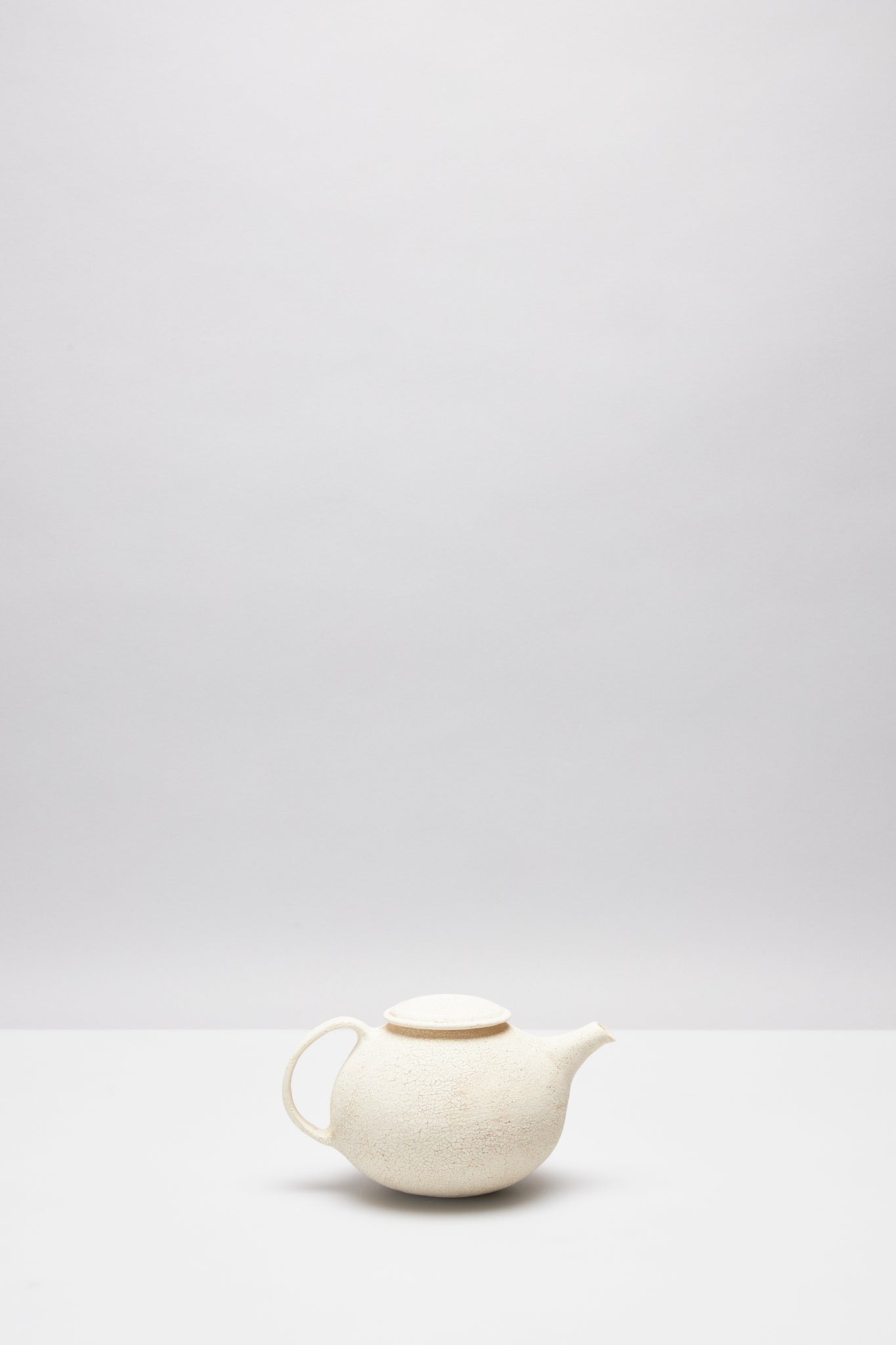 鏡原愛莉さんの片口 鏡原 愛莉 ｜REAR-HANDLED TEAPOT – ATELIERMO