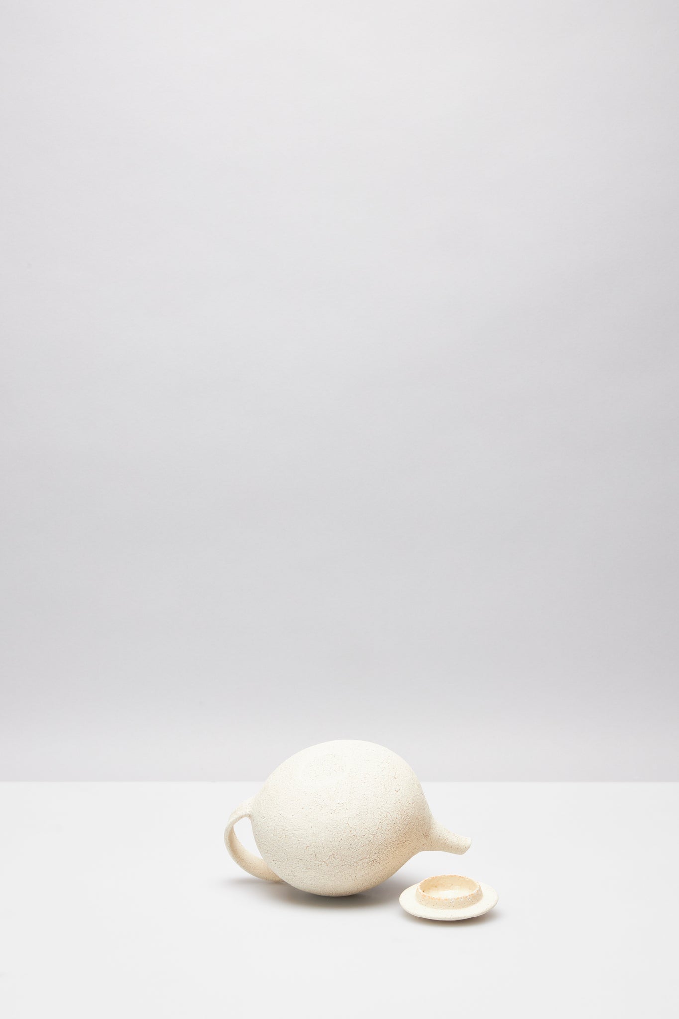 鏡原 愛莉 ｜REAR-HANDLED TEAPOT – ATELIERMO
