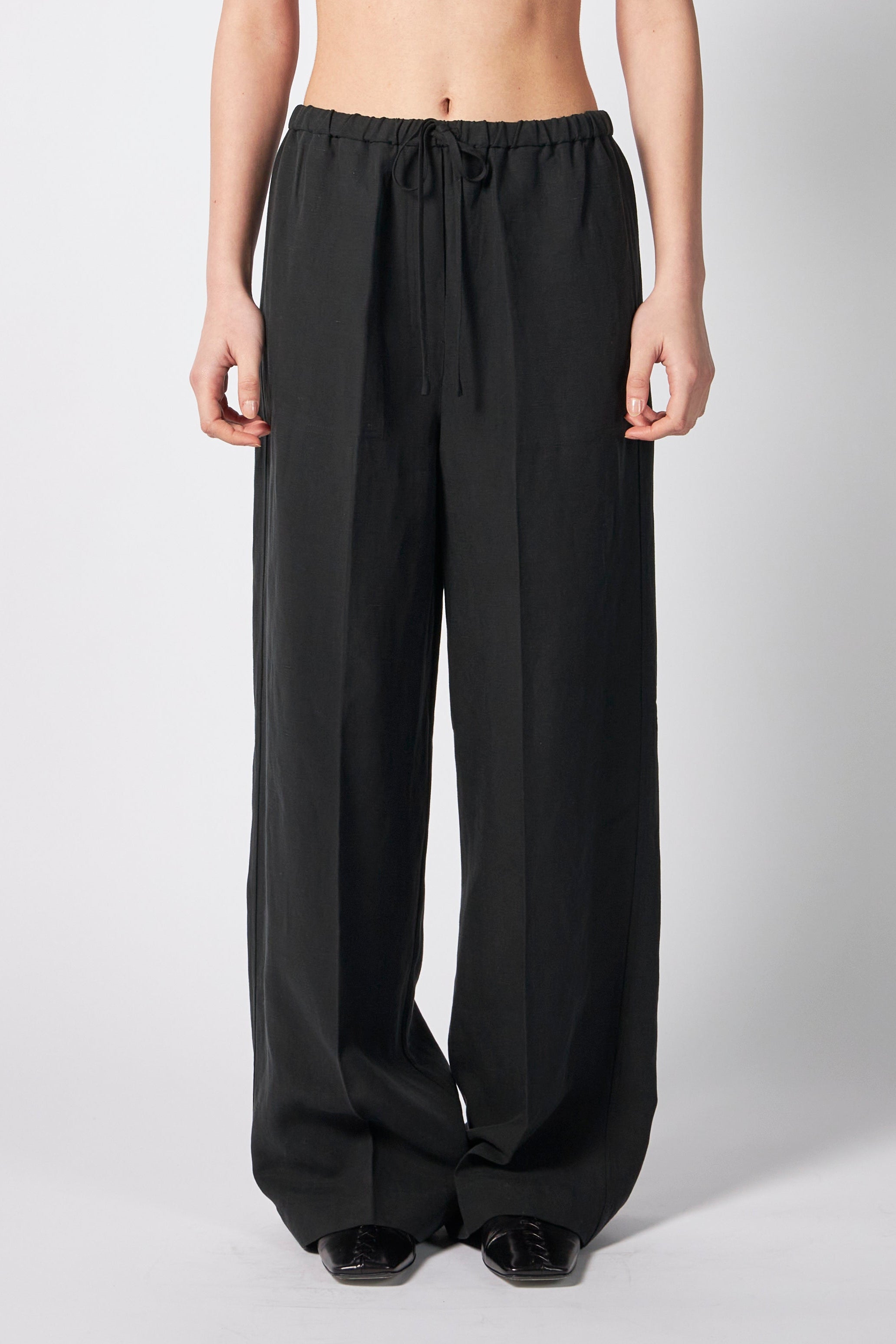 SUPER LIGHT WOOL TWO-TUCK SLACKS – ATELIERMO