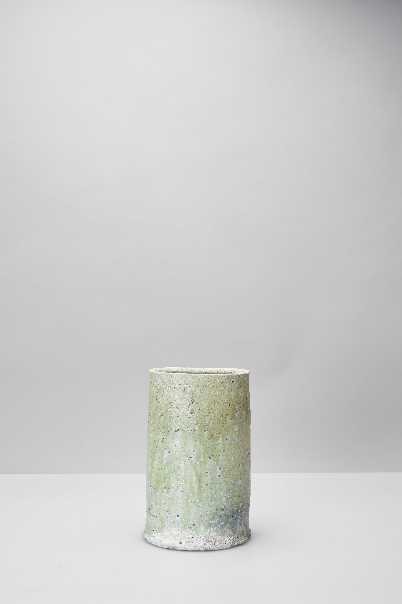辻村 唯｜NATURAL ASH GLAZE FLOWER BUCKET L – ATELIERMO