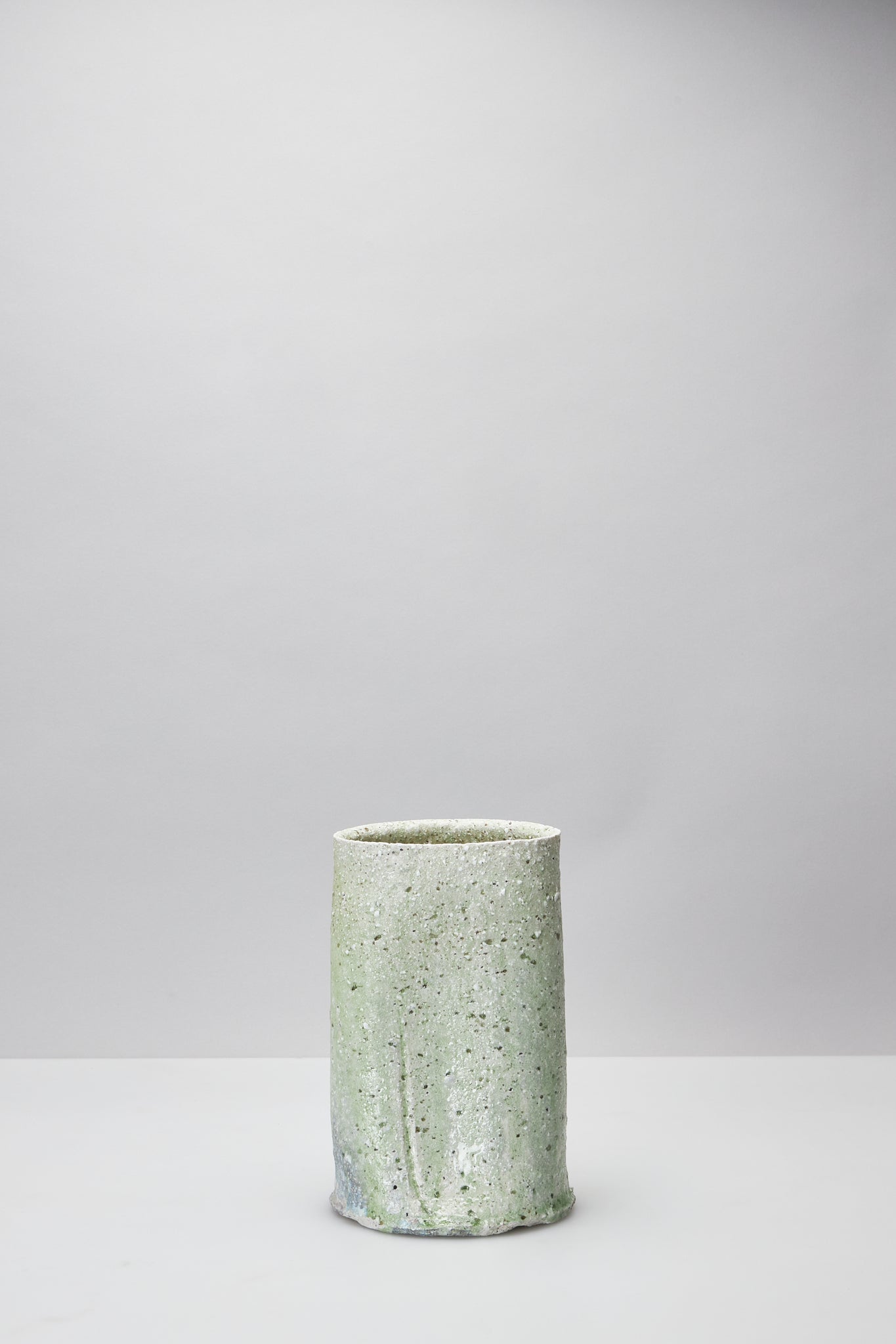 辻村 唯｜NATURAL ASH GLAZE FLOWER BUCKET L – ATELIERMO