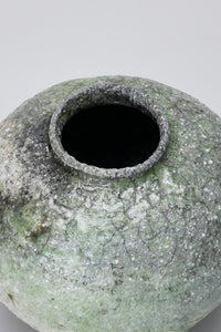 辻村 唯｜NATURAL ASH GLAZE SHORT-NECK VASE B – ATELIERMO