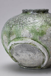 辻村 唯｜NATURAL ASH GLAZE SHORT-NECK VASE B – ATELIERMO
