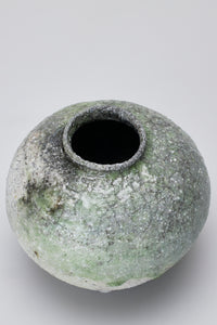 辻村 唯｜NATURAL ASH GLAZE SHORT-NECK VASE B – ATELIERMO