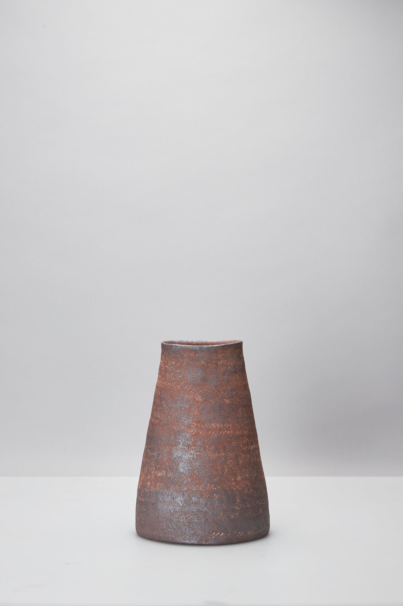 厚川 文子｜BLACK CYLINDER VASE – ATELIERMO