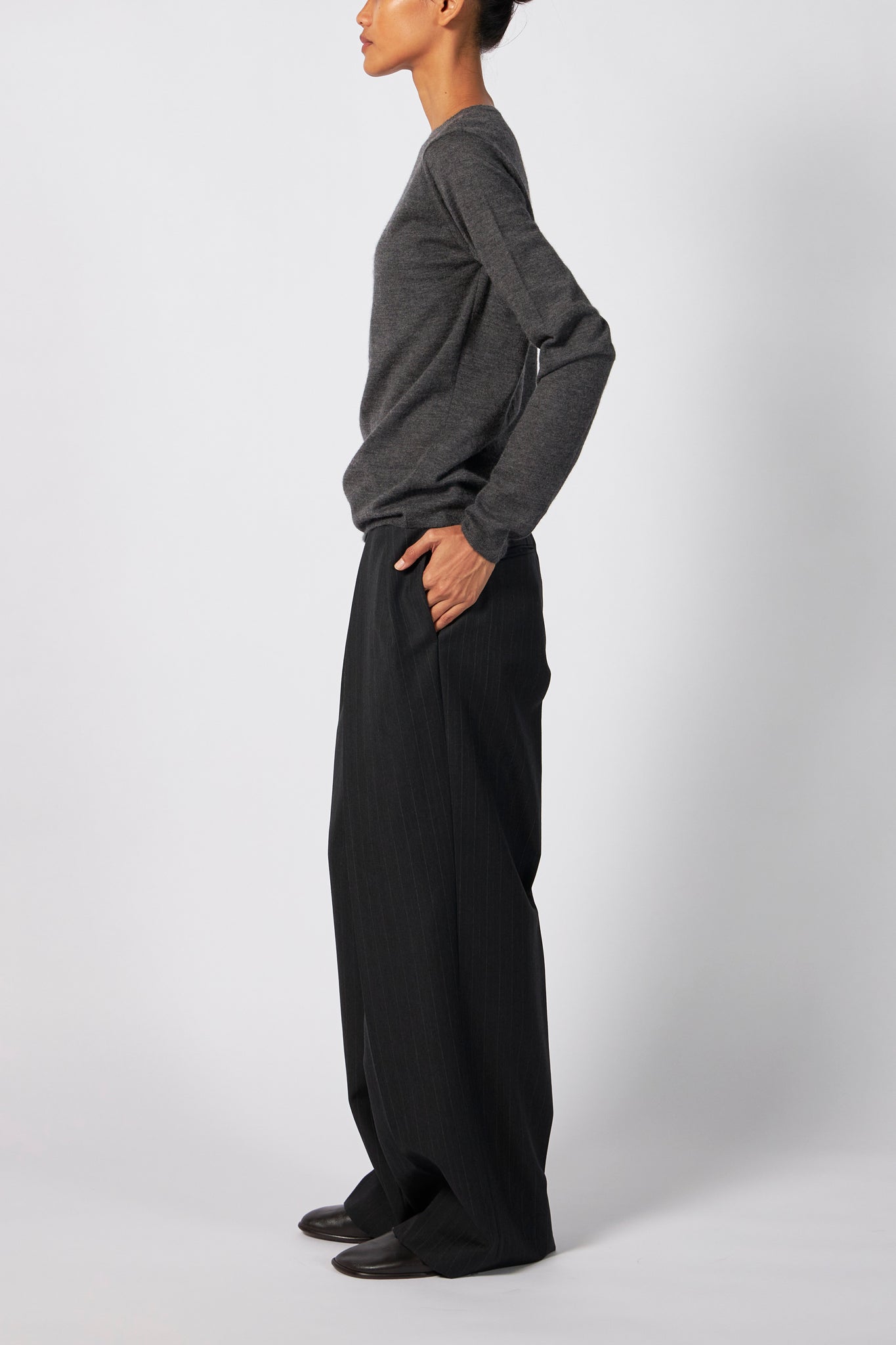 BLUEFACED WOOL TWO-TUCK SLACKS – ATELIERMO