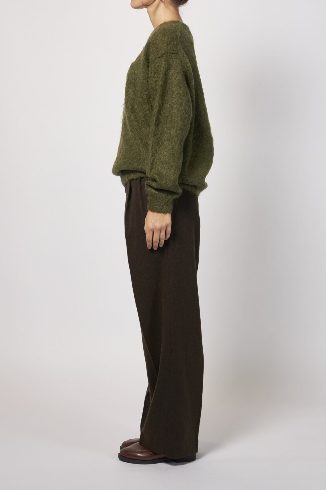 BABY CAMEL FLANNEL TWO-TUCK SLACKS – ATELIERMO