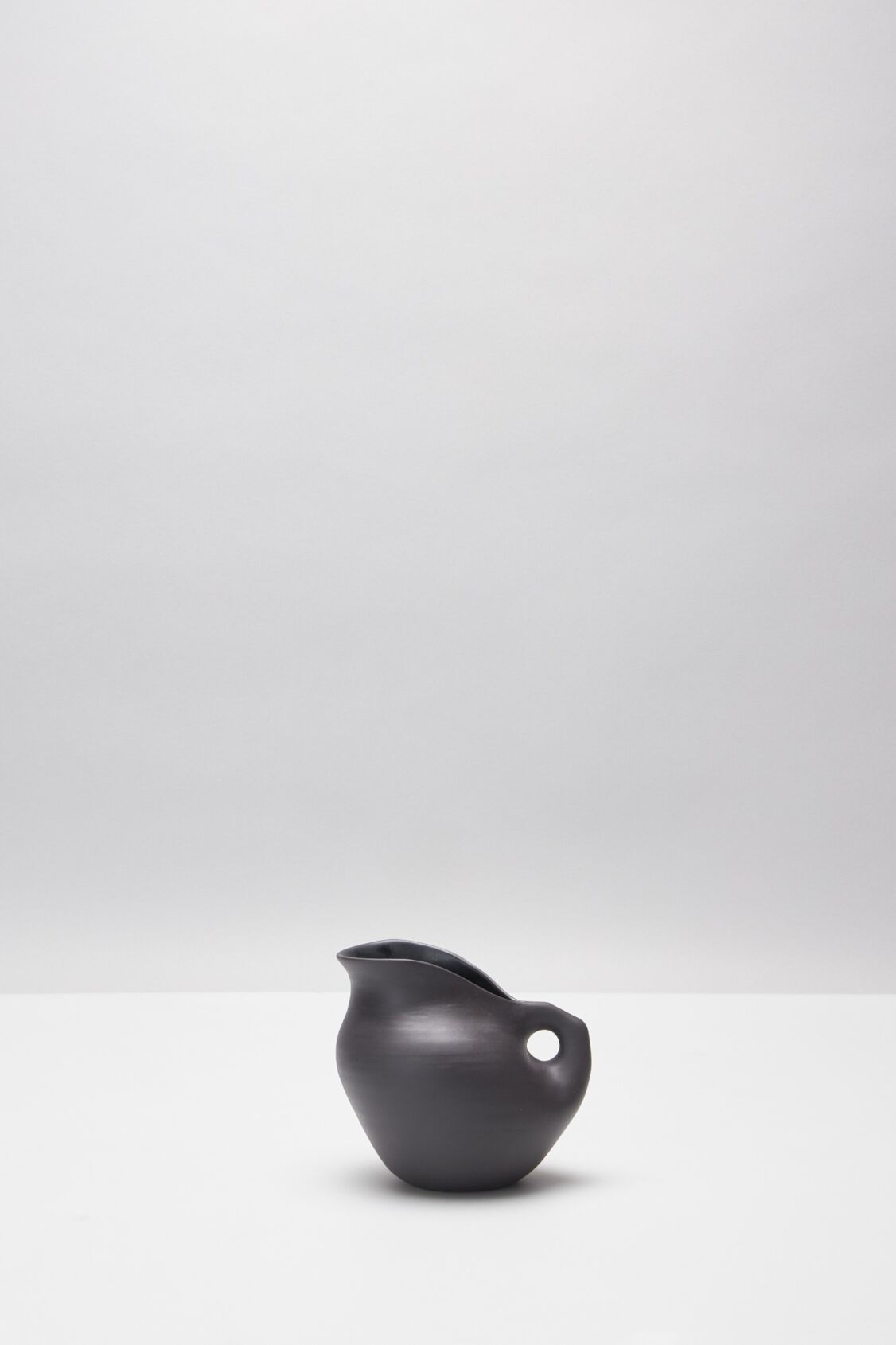 エフェリス｜VESSELS BLACK PORCELAIN