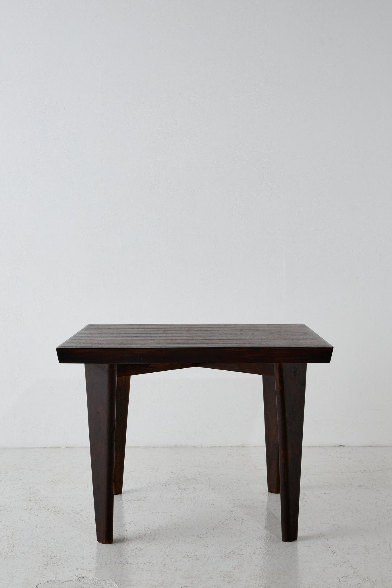 SQUARE TABLE