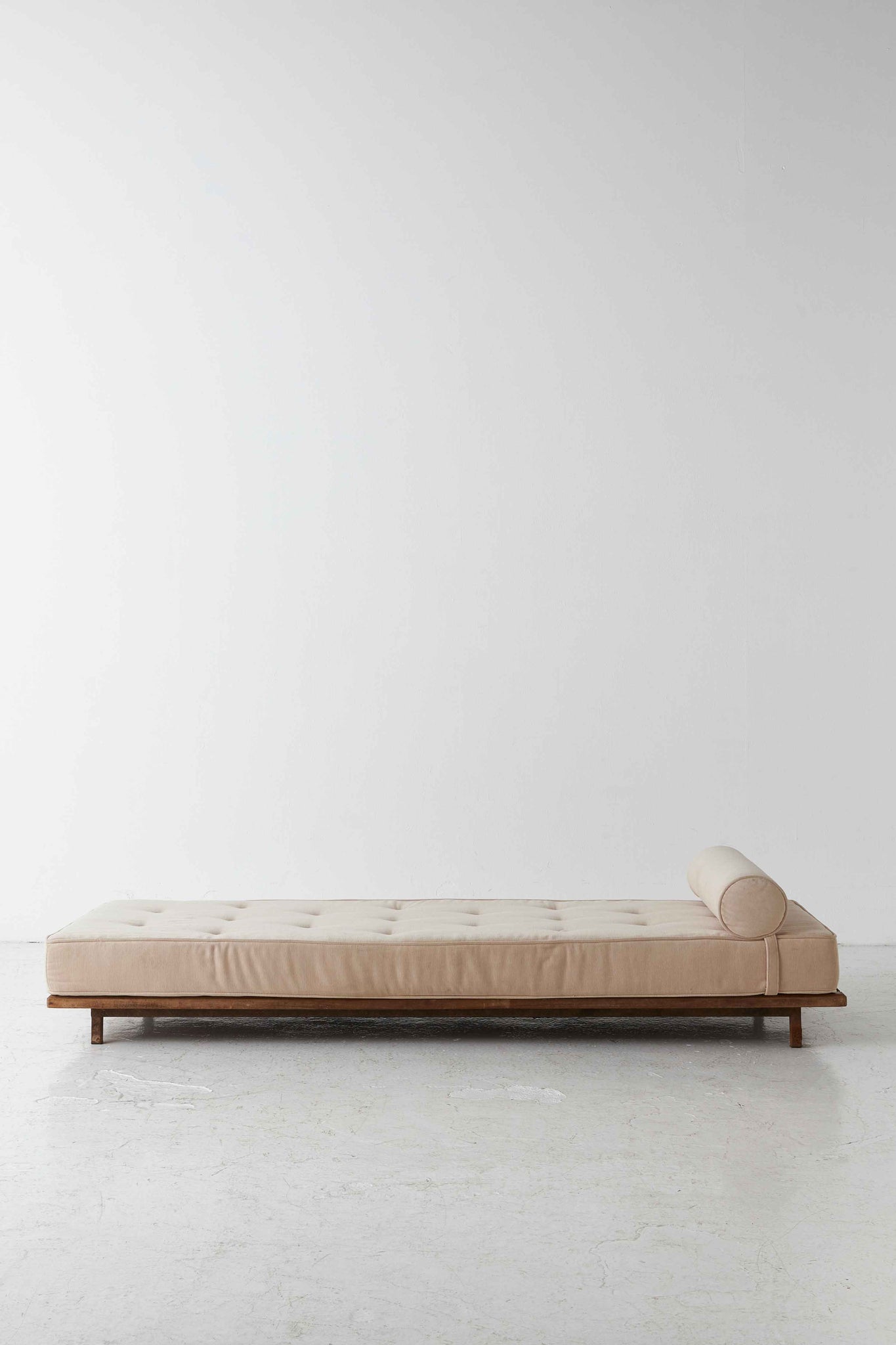 BENCH DAYBED WITH UPHOLSTERY